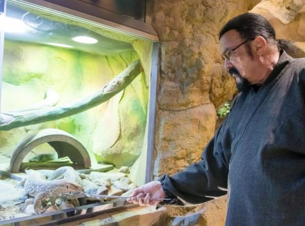 Steven Seagal and George Galloway at the zoo