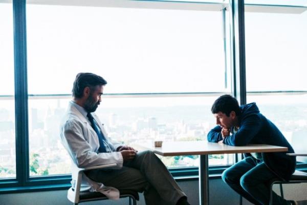 THE KILLING OF A SACRED DEER, from left, Colin Farrell, Barry Keoghan, 2017