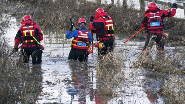 The search operation co<em></em>ntiunes on the River Soar in Leicester.</p>

<p>　　Pic: PA</p>

<p>　　