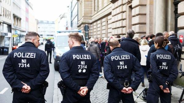 Police officers stand guard as people queue at the entrance of the court wher<em></em>e  Christian B is due to appear.</p>

<p>　　Pic: Reuters