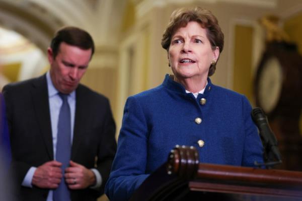 Jeanne Shaheen speaks at a podium for a press co<em></em>nference in the US Capitol