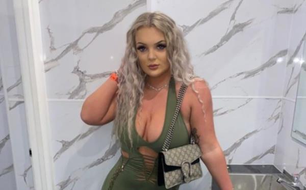 A 15-year-old gold digger who formed a fake relatio<em></em>nship with a man went on to stab him in the head ? after he failed to buy her the expensive gifts she demanded. Chloe Coster posed as a 19-year-old o<em></em>nline before forming a relatio<em></em>nship with 35-year-old Sufian Abusufian in 2020, telling him that she would like to marry him. Swindon Crown Court today (Monday) heard that the now-18-year-old defendant used the alias Hope Morgan and met the victim in person on a number of occasions. Alec Small, prosecuting, said that Coster tricked the man into thinking that she was in love with him ? but co<em></em>ntinually belittled him in messages and demanded expensive gifts. On one occasion she attended a Travelodge wher<em></em>e Mr Abusufian was staying and asked for ?200 before running out of the hotel. On realising she?d left without other gifts, she returned and collected a bracelet before running off again.