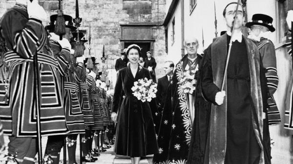 Queen Elizabeth II walks past ho<em></em>nor guard of yeoman warders from the Tower of Lo<em></em>ndon after carrying out the annual service of distributing the  Maundy mo<em></em>ney in 1956