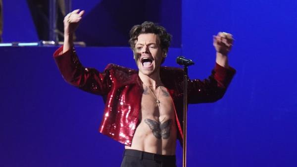 Harry Styles performing during the Brit Awards 2023 at the O2 Arena, London. Picture date: Saturday February 11, 2023.</p>

<p>　　