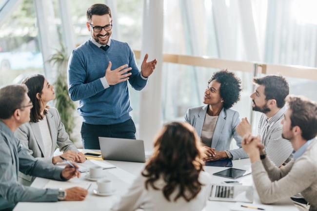 悲伤的桌子沙拉越来越悲伤了