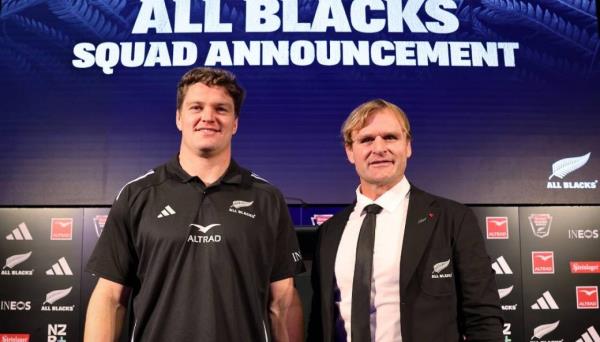 新任全黑队主教练罗伯逊宣布，对阵英格兰和斐济的比赛中，巴雷特将出任队长