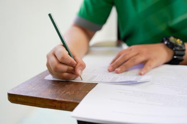 New York teenagers will no lo<em></em>nger need to pass Regents exams in order to receive their high school diploma under a new plan unveiled by the state Education Department Monday.