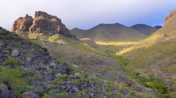 杰伊·斯莱特：警方正在寻找失踪的少年，营救“迷失方向”的苏格兰徒步旅行者