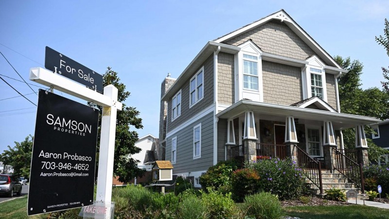 家得宝(Home Depot)警告说，美国人正在推迟大型项目，消费者支出正在减少