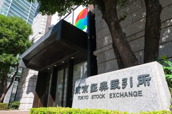 日经指数和东证指数均收于创纪录高位，受盈利乐观情绪推动