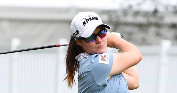 在Cognizant创始人杯的首轮比赛中，Leona Maguire落后Rose Zhang三杆