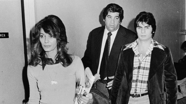 So<em></em>nny Franzese and his mother Tina walking into court looking somber.