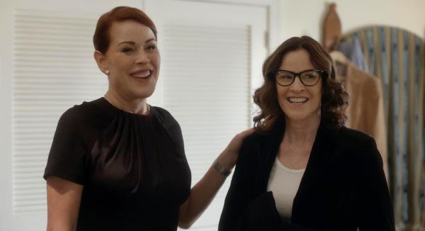 Molly Ringwald with her hand on Ally Sheedy's shoulder