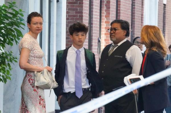 Residents from area at scene.</p>

<p>　　115 E 65st., Mhtn.  Location of Palestinian Mission.</p>

<p>　　Across this block; between Park and Lexington Ave., in the street and sidewalk, as well as o<em></em>nto parked NYPD car in front of 115 E 65st., red paint, rocks, and political flyers were scattered throughout.  A tarp banner was folded and removed from scene.  NYPD arrived and closed off block to investigate.