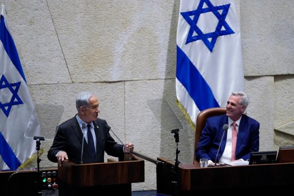 Prime Minister Benjamin Netanyahu introduces House Speaker Kevin McCarthy in the Knesset