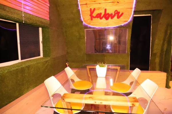 giant wine bottle rental india