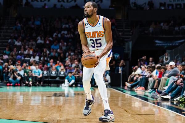 Kevin Durant looks to shoot on March 1, 2023, during the Suns' game against the Hornets.