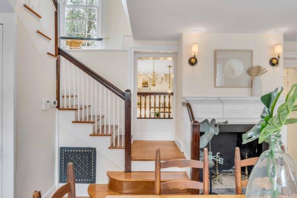 The property spans 2,400 square feet.