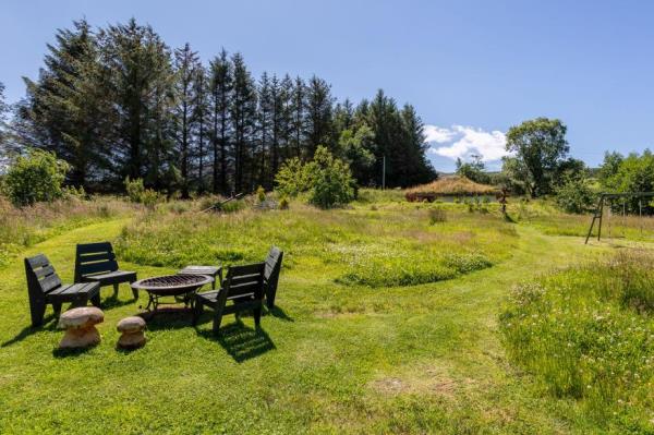 scotland hobbit house airbnb
