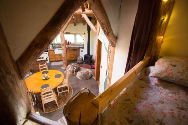 scotland hobbit house airbnb