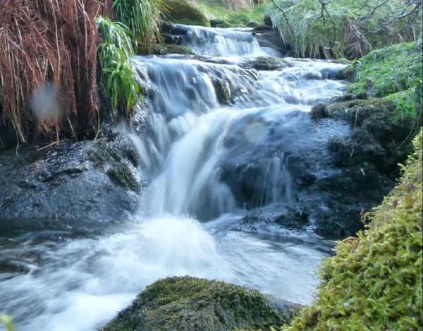 scotland hobbit house airbnb