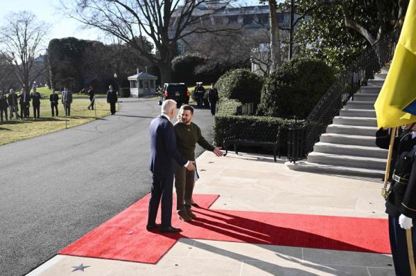 US President Joe Biden welcomes Ukraine's President Volodymyr Zelensky on the South Lawn of the White House.