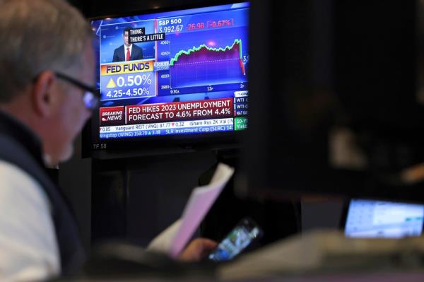 Investors fear the eco<em></em>nomy is heading toward a recession.