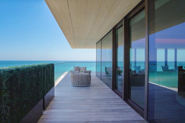 The nearly 3,000-square-foot wraparound terrace. 