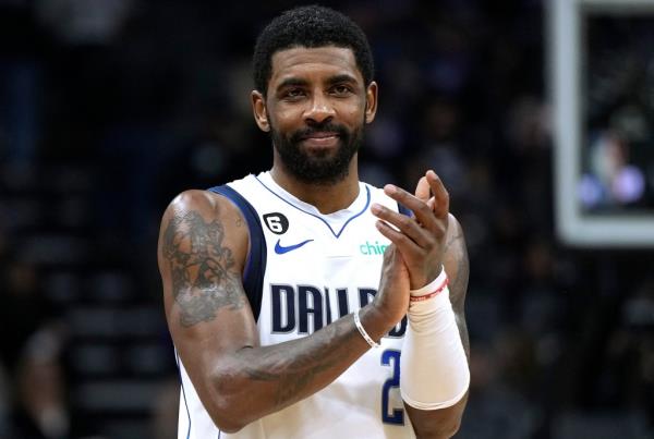 Kyrie Irving, who scored 25 points, claps during the Mavericks' 122-114 win over the Kings.