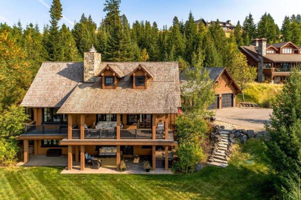 Former Levi's executive Jennifer Sey said the gender neutral clothing could potentially be co<em></em>nfusing to children