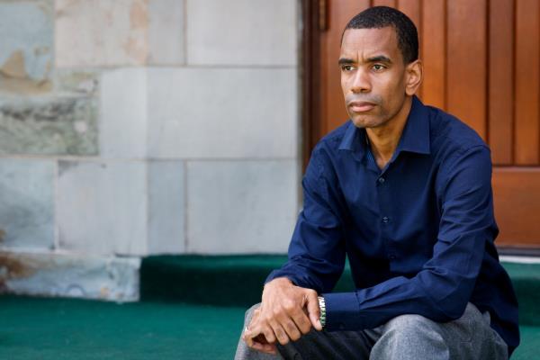 Rochester Mayor Malik Evans sitting in a room with a blue sweater