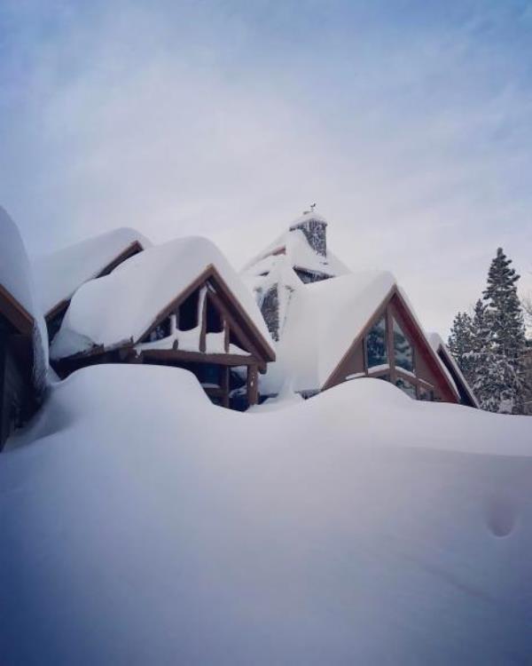 Renner's buried Reno/Lake Tahoe home in a previous post.