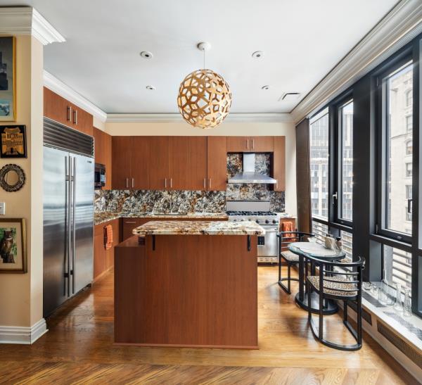 The enclosed kitchen that can be transformed into an open-co<em></em>ncept space. 