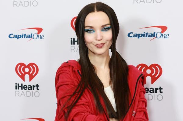 Actress Dove Cameron was also spotted with a co<em></em>ntoured appearance.