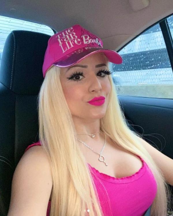 Peres in a selfie wearing all pink