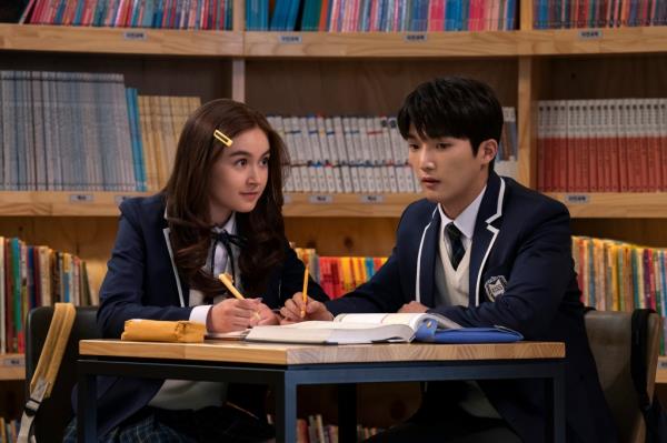 Anna Cathcart as Kitty Song Covey and Choi Min-yeong as Dae in 