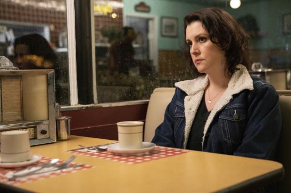 Melanie Lynskey plays Shauna in 