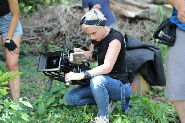 Cinematographer Halyna Hutchins was shot and killed on the set of “Rust”.</p>

<p>　　