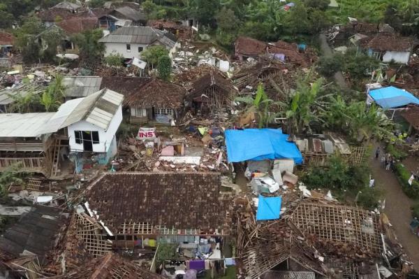 Homes were destroyed in the aftermath of a deadly earthquake Indonesia.