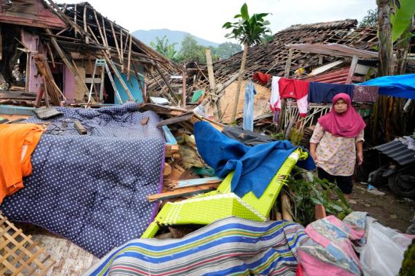 Homes were destroyed in the aftermath of a deadly earthquake Indonesia.