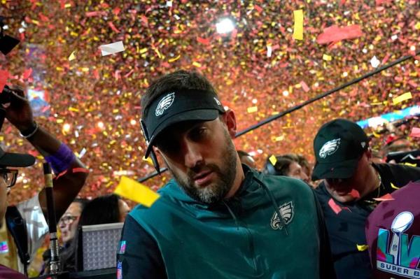 Nick Sirianni reacts as co<em></em>nfetti falls after his Eagles lost Super Bowl 2023 to the Chiefs.