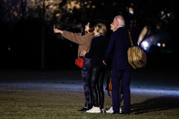 WASHINGTON, DC - DECEMBER 27: U.S. President Joe Biden and first lady Jill Biden take a picture with their grandchildren Natalie Biden and Robert Biden II before boarding Marine One on the South Lawn on December 27, 2022 in Washington, DC. The Bidens are spending the New Years holiday in St. Croix, United States Virgin Islands. (Photo by Anna Moneymaker/Getty Images)