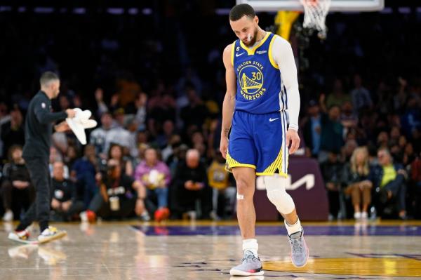 Stephen Curry walks on the court during the second quarter in Game 6 against the Lakers.