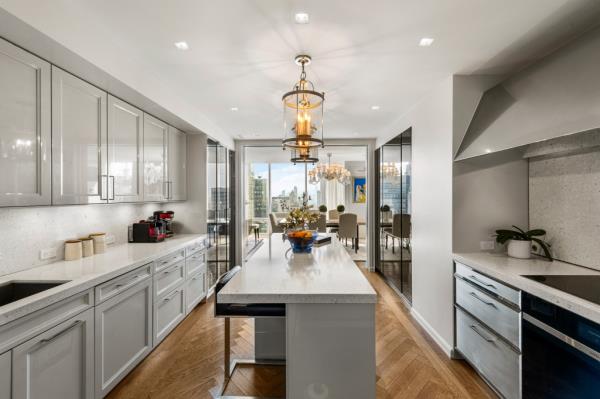 The spacious kitchen.