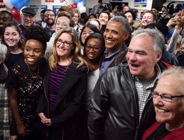 Former President Barack Obama, center right, poses for a photo with Senatorial candidate Tim Kaine, center right, and Co<em></em>ngressional candidate Jennifer Wexton, center, left, after a rally with campaign volunteers, on November, 05 2018 in Fairfax, Virginia. 