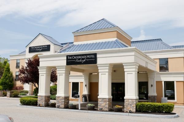 Adams is planning to send 60 migrants to Crossroads Hotel in Newburgh.