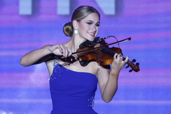 Miss Wisco<em></em>nsin Grace Stanke plays the violin in the talent segment.