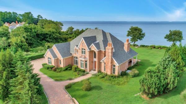 Aerial of 1790 Grandview Drive. 