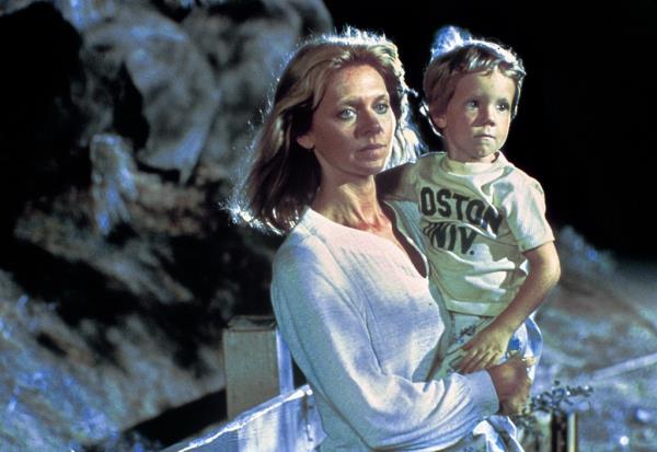 Melinda Dillon holds Cary Guffey in the 1977 film 