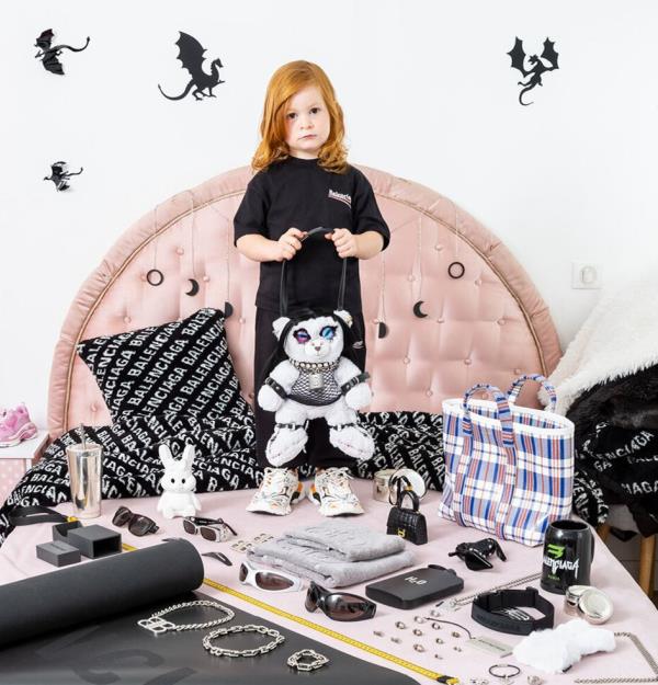 Pictured: Balenciaga faced a backlash last November after kids were used in ad campaigns holding bo<em></em>ndage teddy bears.</p>

<p>　　